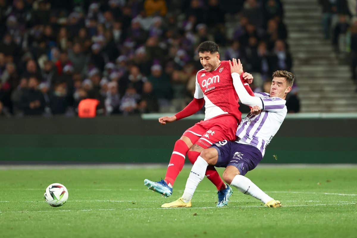 Guillermo Maripán ante Toulouse