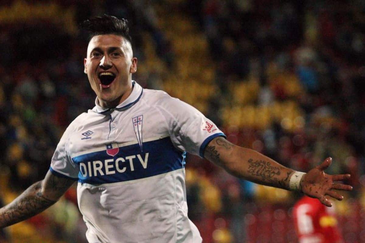 Nicolás Castillo celebrando