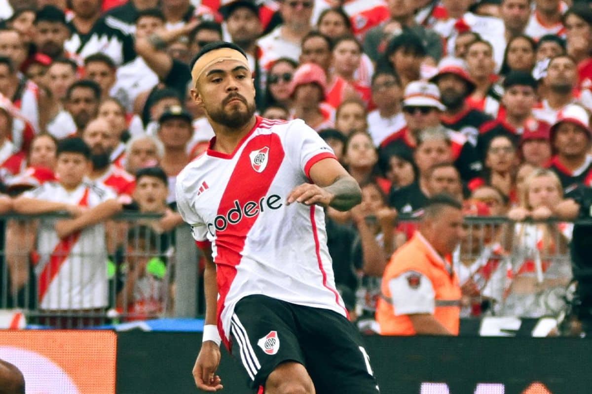 Paulo Díaz con venda en su cabeza