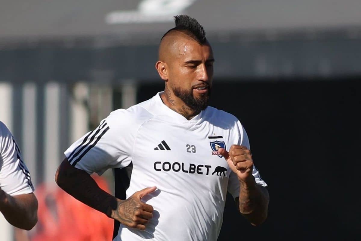 Arturo Vidal entrenando en Colo-Colo