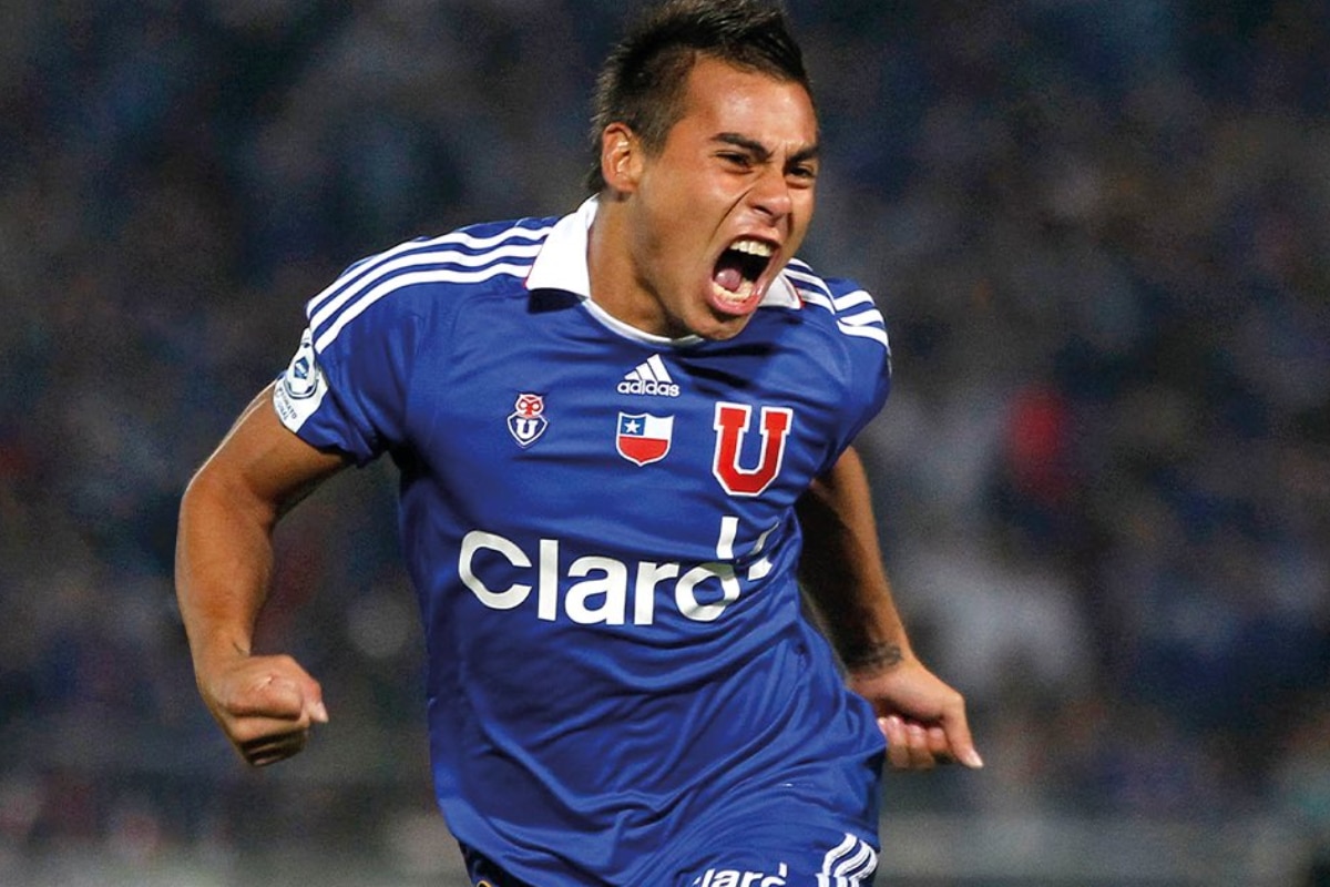 Eduardo Vargas festejando un gol en U de Chile
