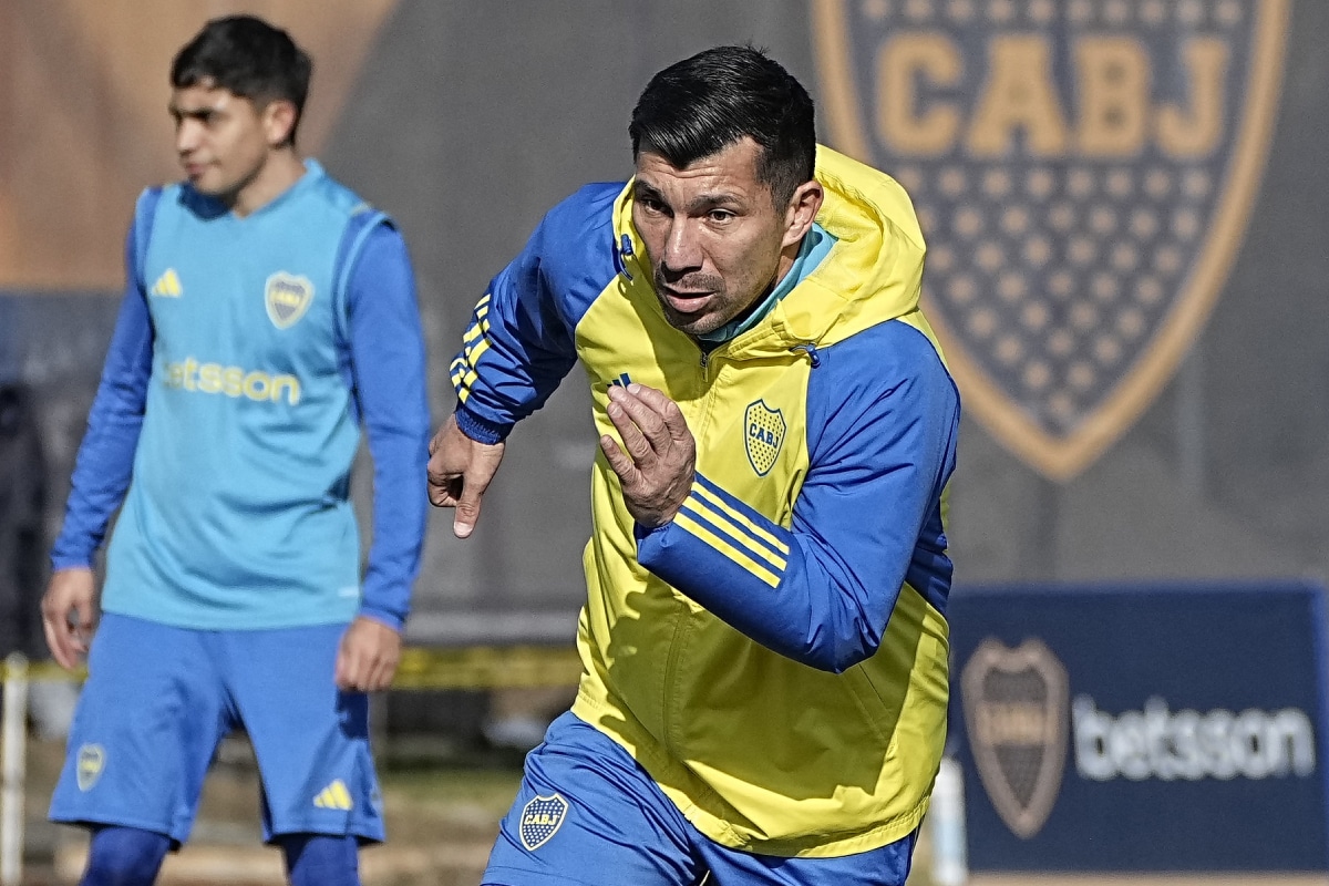 Gary Medel con la indumentaria de Boca Juniors