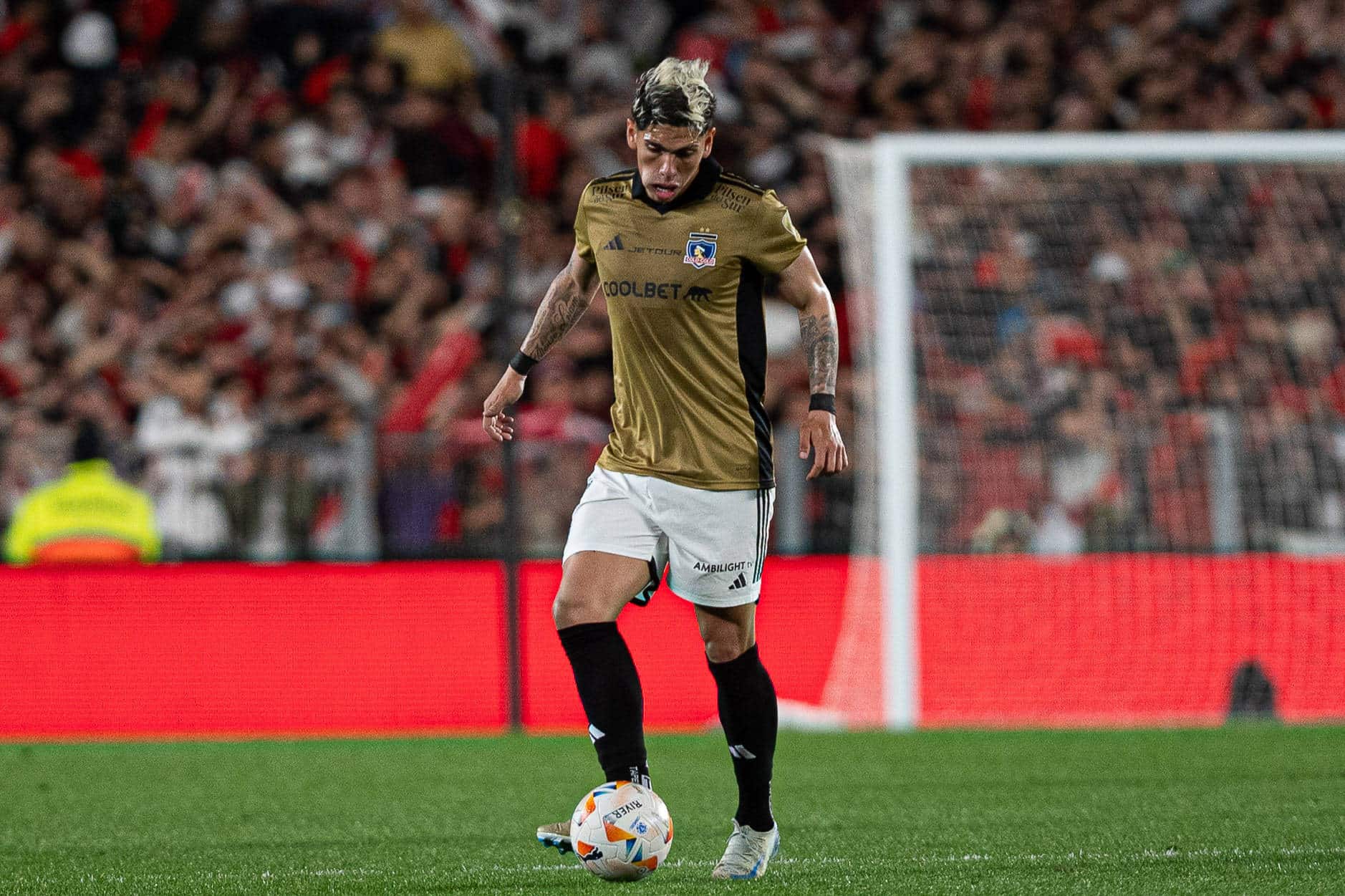 Carlos Palacios jugando