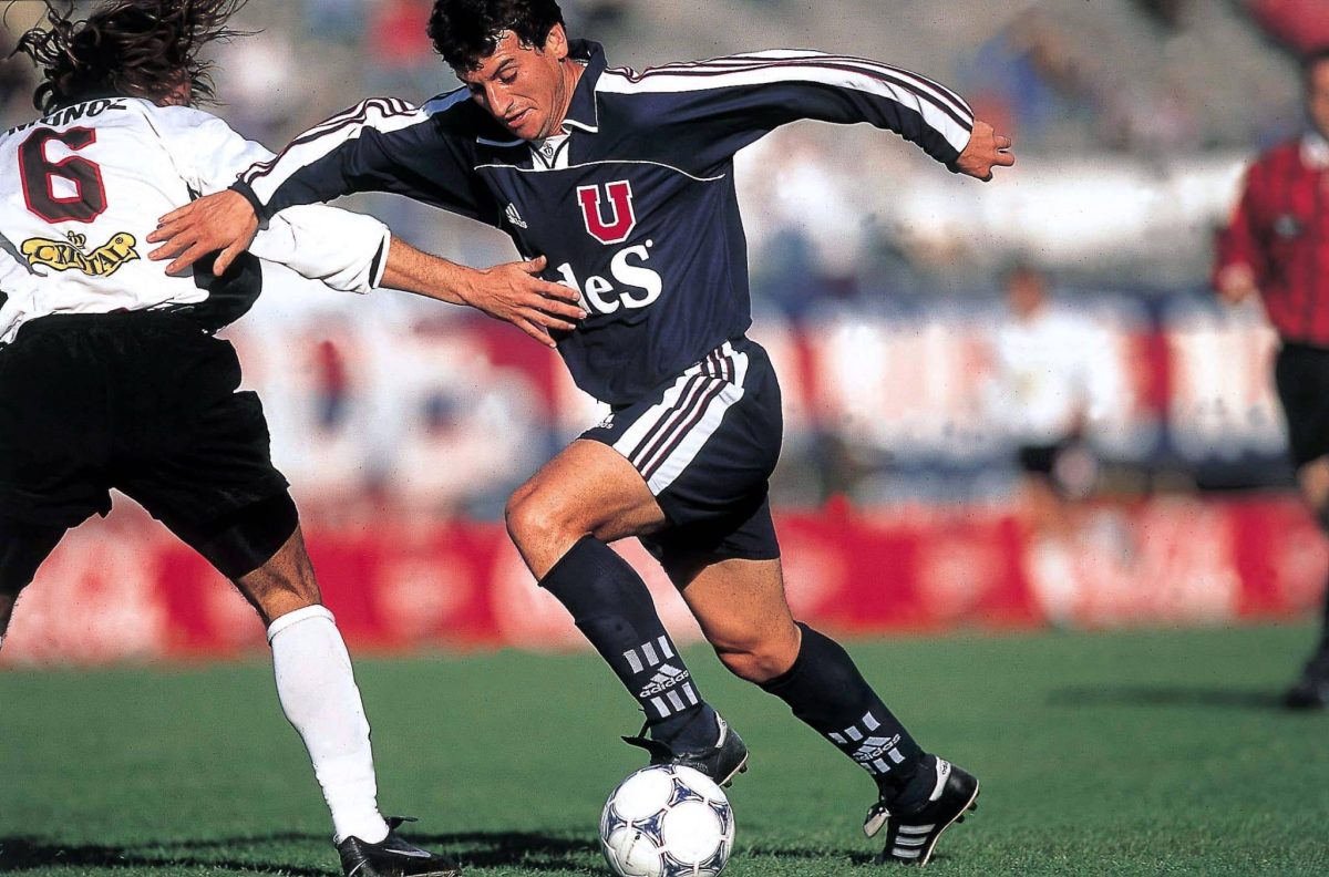Pedro González jugando para Universidad de Chile