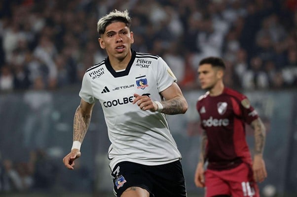 Carlos Palacios jugando con Colo Colo