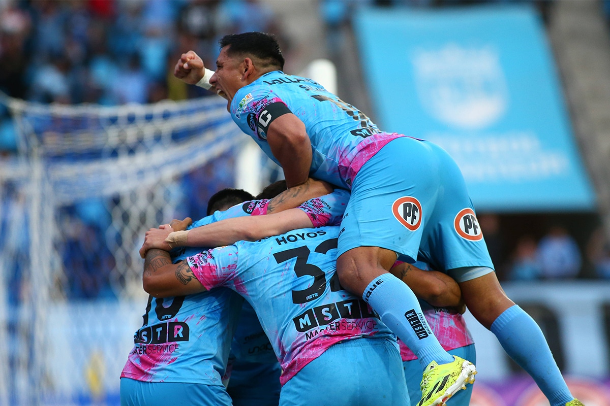Deportes Iquique festejando un gol