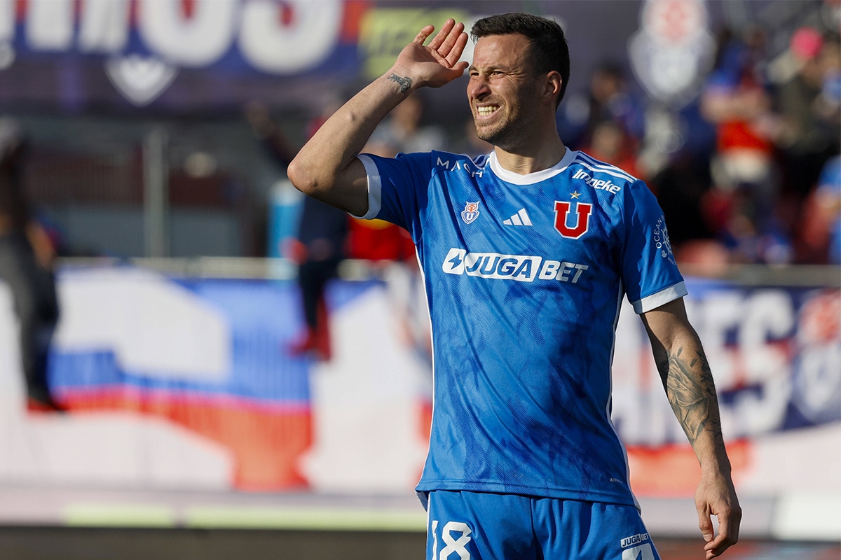 Luciano Pons jugando para Universidad de Chile