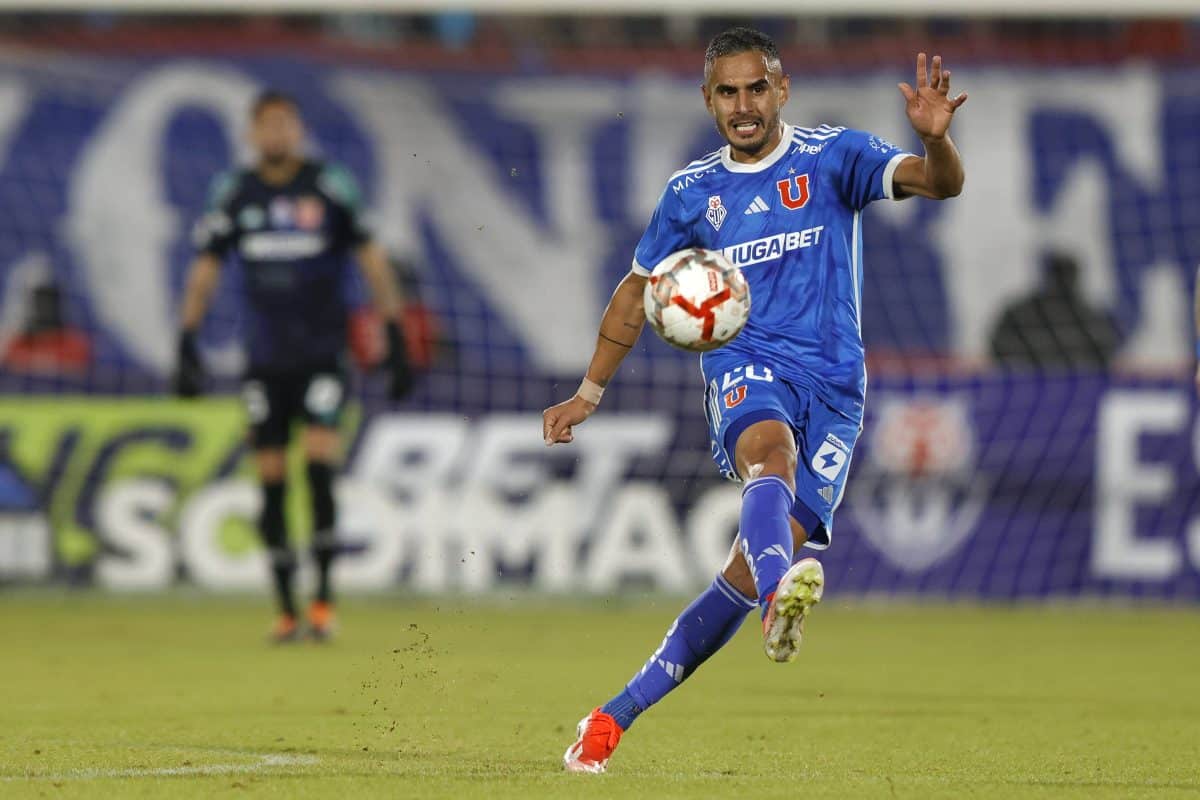 Federico Mateos jugando para Universidad de Chile