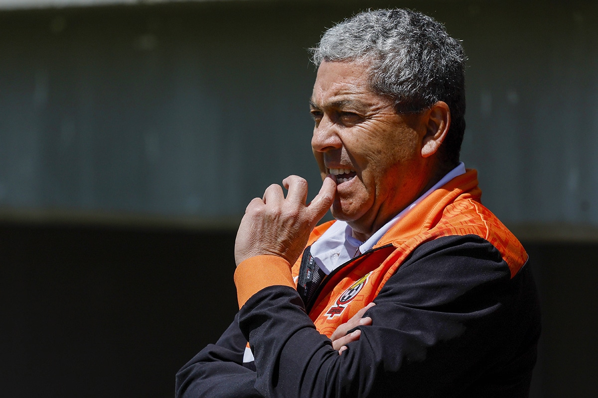 Gustavo Huerta dirigiendo a Cobresal