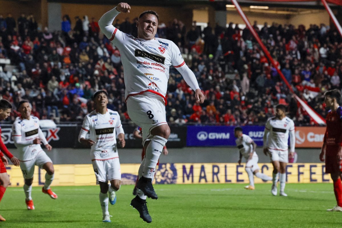 Nicolás Vargas festejando un gol de Copiapó