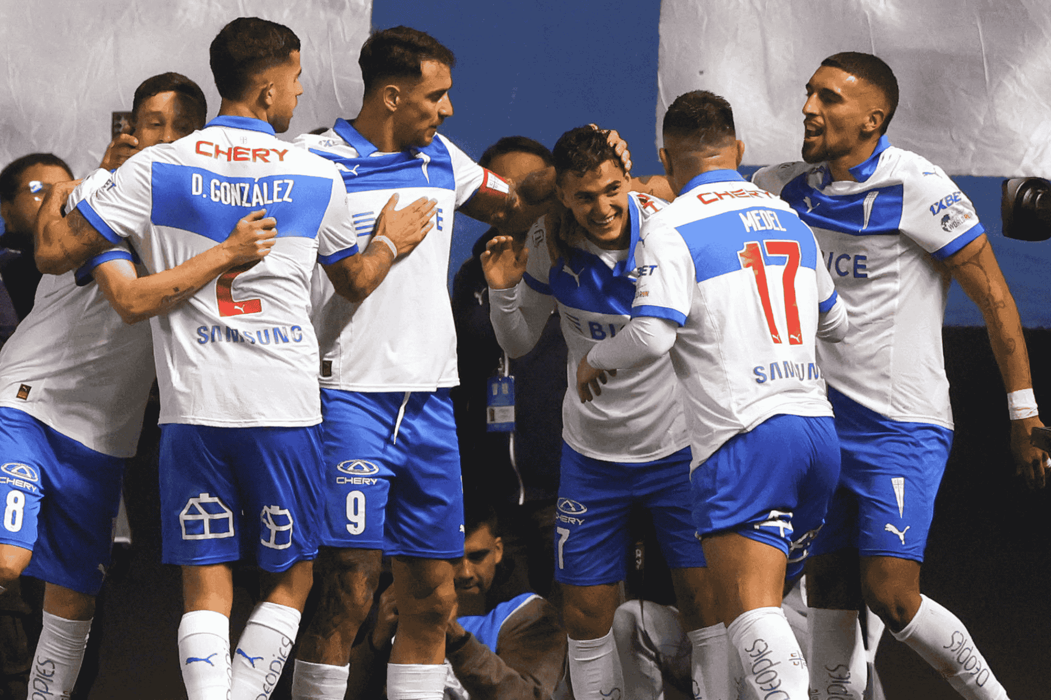 Refuerzos de U.C.: los Cruzados se meten en la lucha por un jugador de la Roja