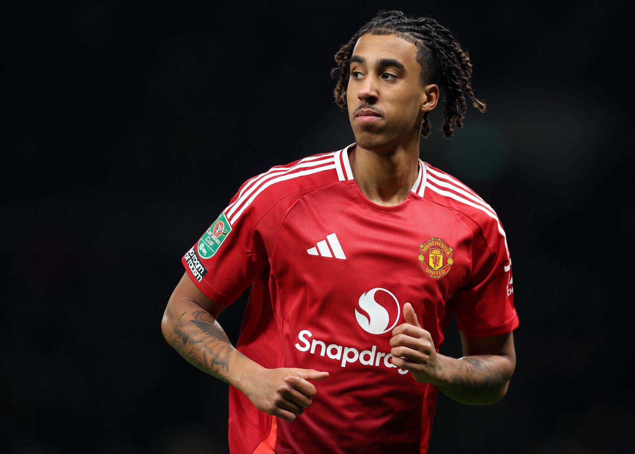 Mercato Manchester United : après Leny Yoro, les Red Devils veulent retenter le coup avec un défenseur central de L1