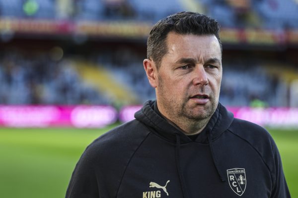 Lens-Pierre Sage : prolongation ou départ, un sérieux doute plane sur l'avenir du meilleur coach de L1