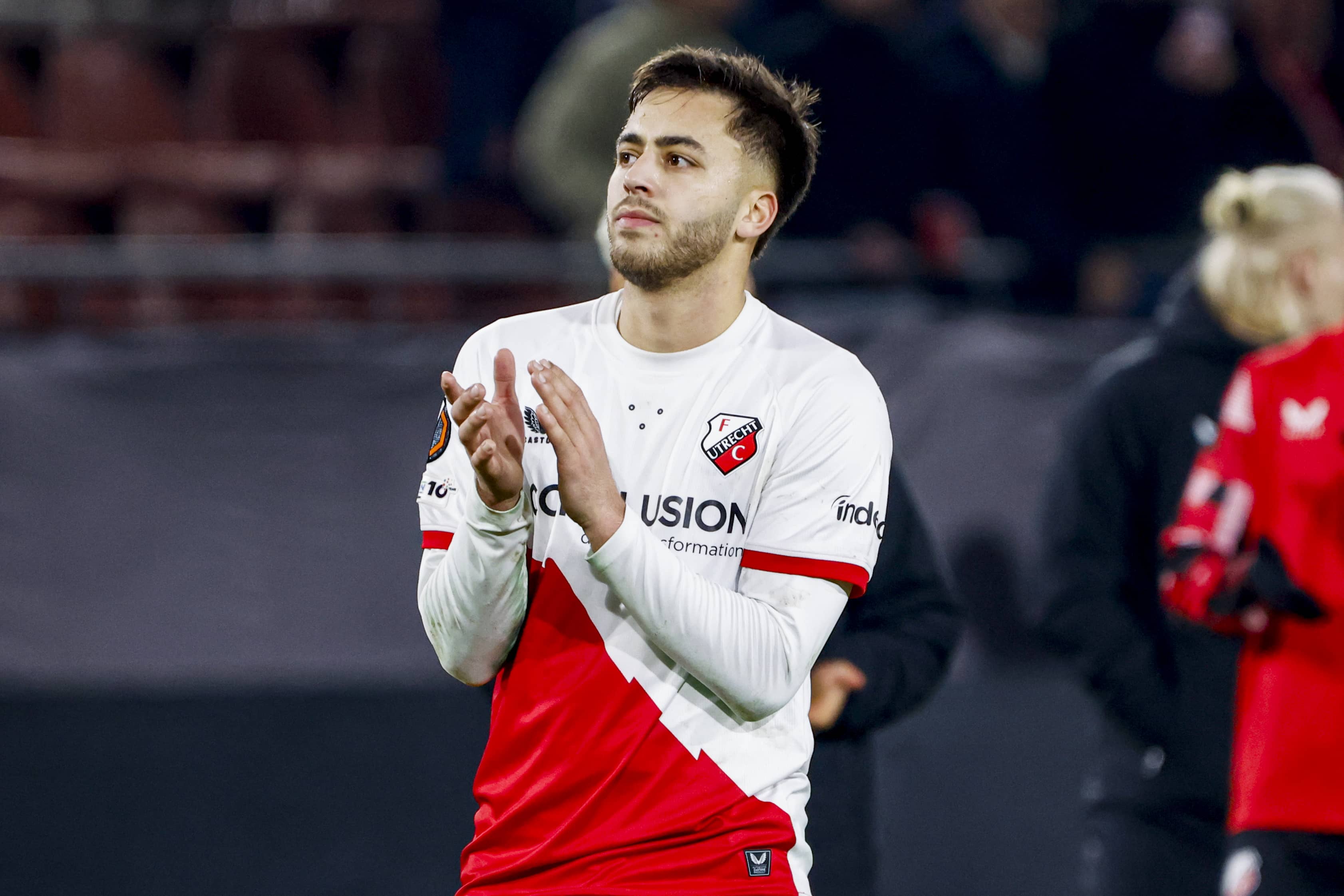 Mercato OM : un étonnant profil à 7 M¬ émerge au poste de latéral après l'échec El Karouani