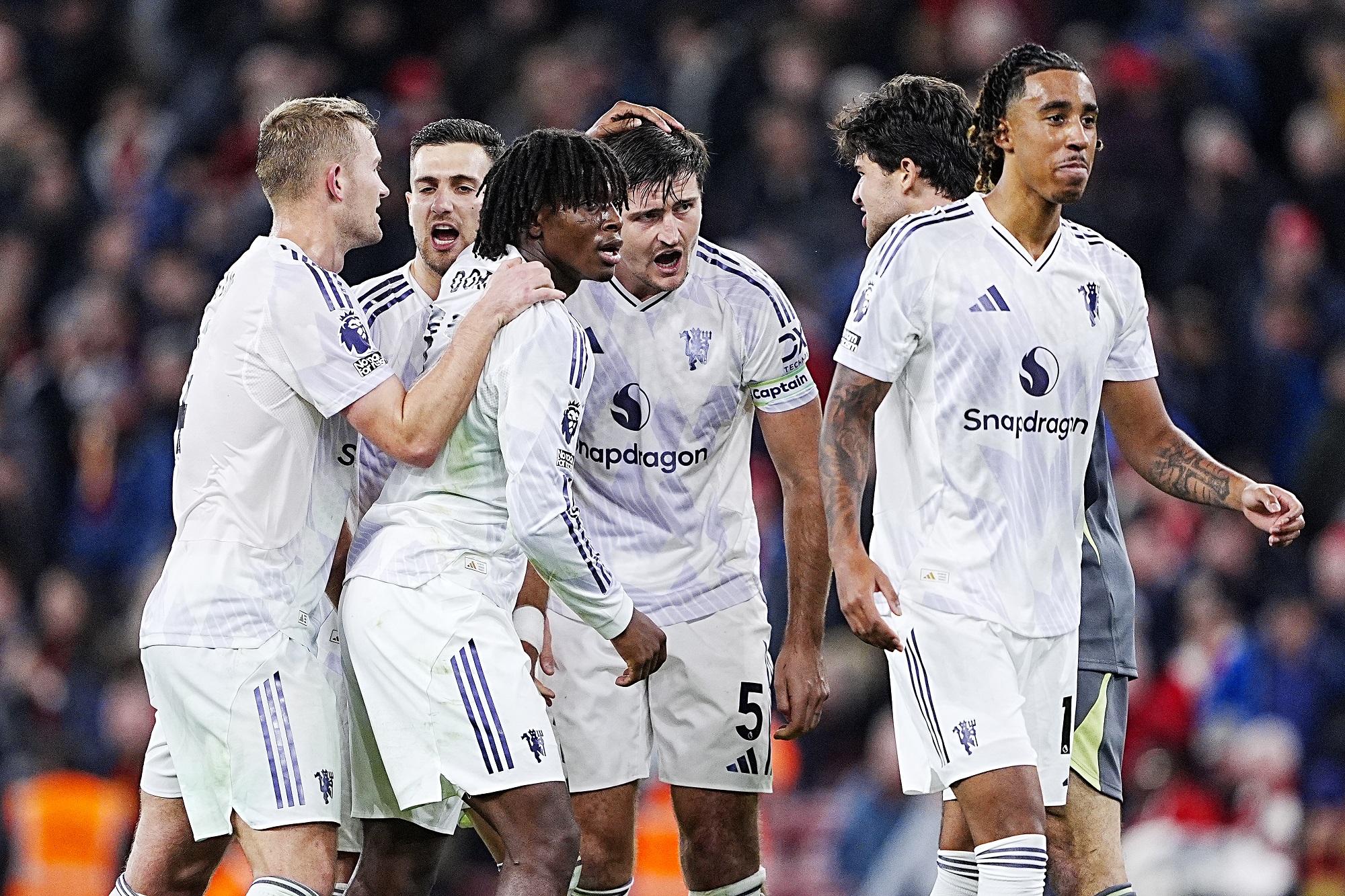 Mercato Manchester United : “une folie”… Le vestiaire prend position sur l’avenir d’Harry Maguire