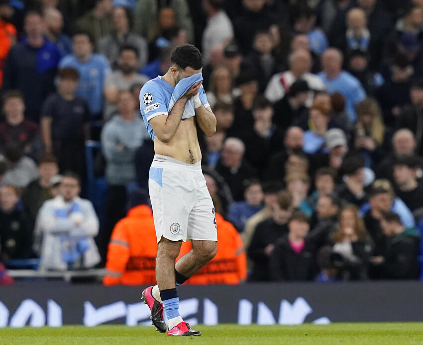 Les 3 latéraux gauches shortlistés par Manchester United : la piste la plus chaude pour le mercato d'hiver mène à... Manchester City !