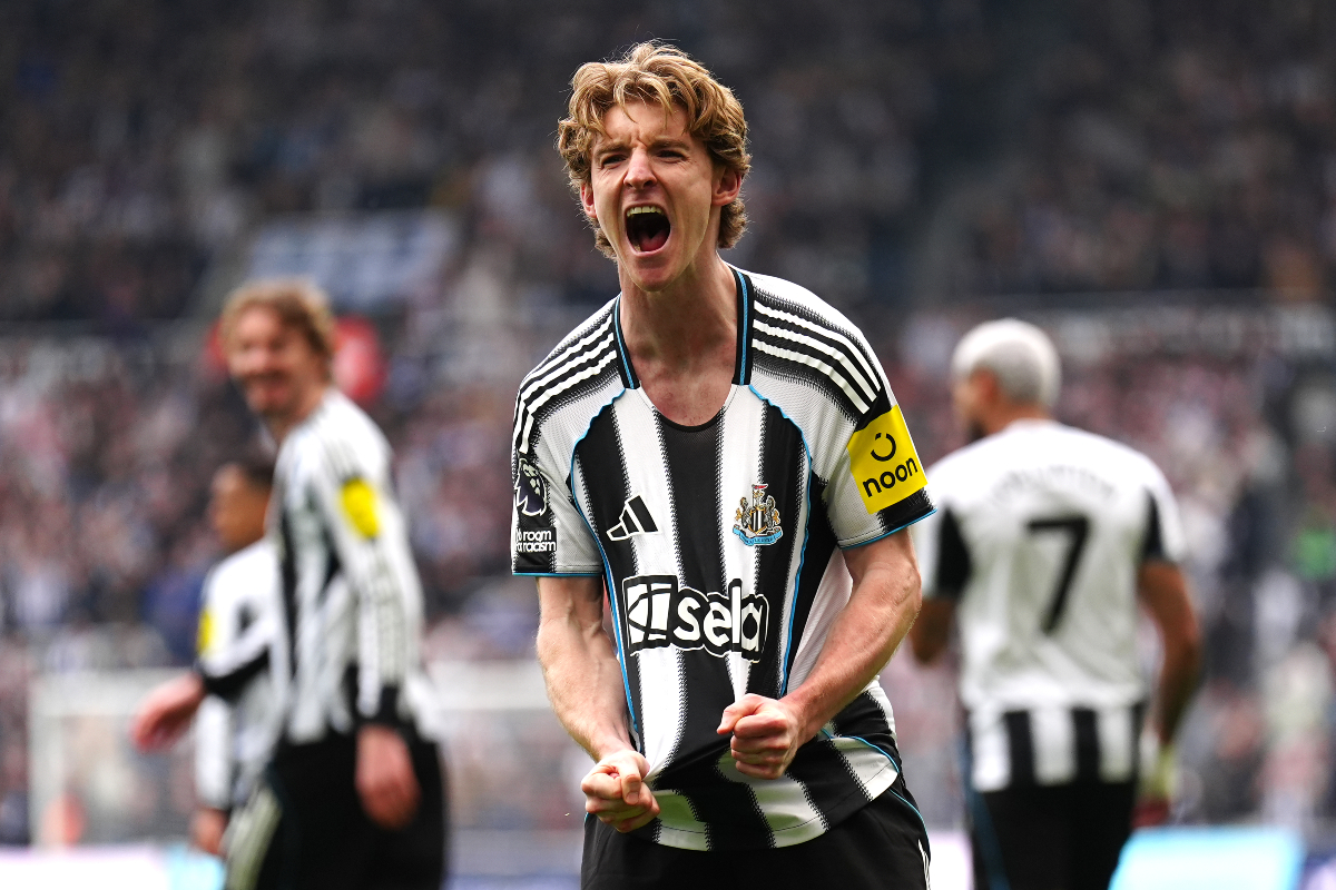 Mercato - Anthony Gordon en train d'échapper à Arsenal, à Liverpool et à la Premier League ?