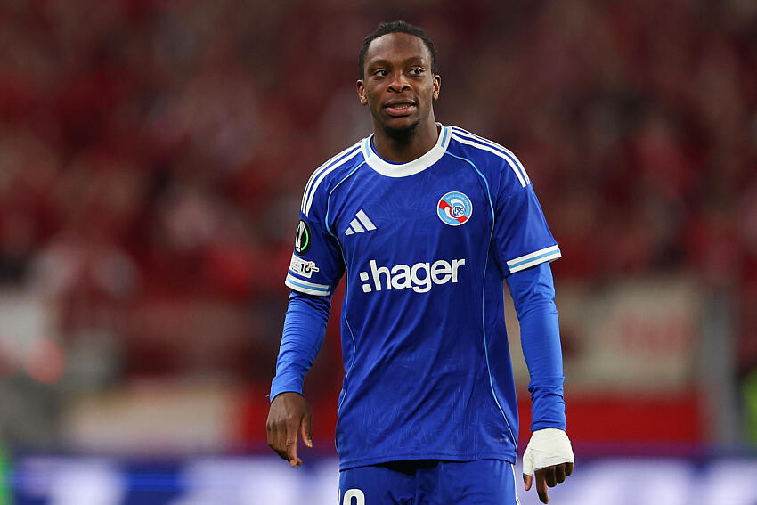 Mercato Strasbourg : la révélation Martial Godo courtisée par 3 clubs de PL, un prix XXL fixé