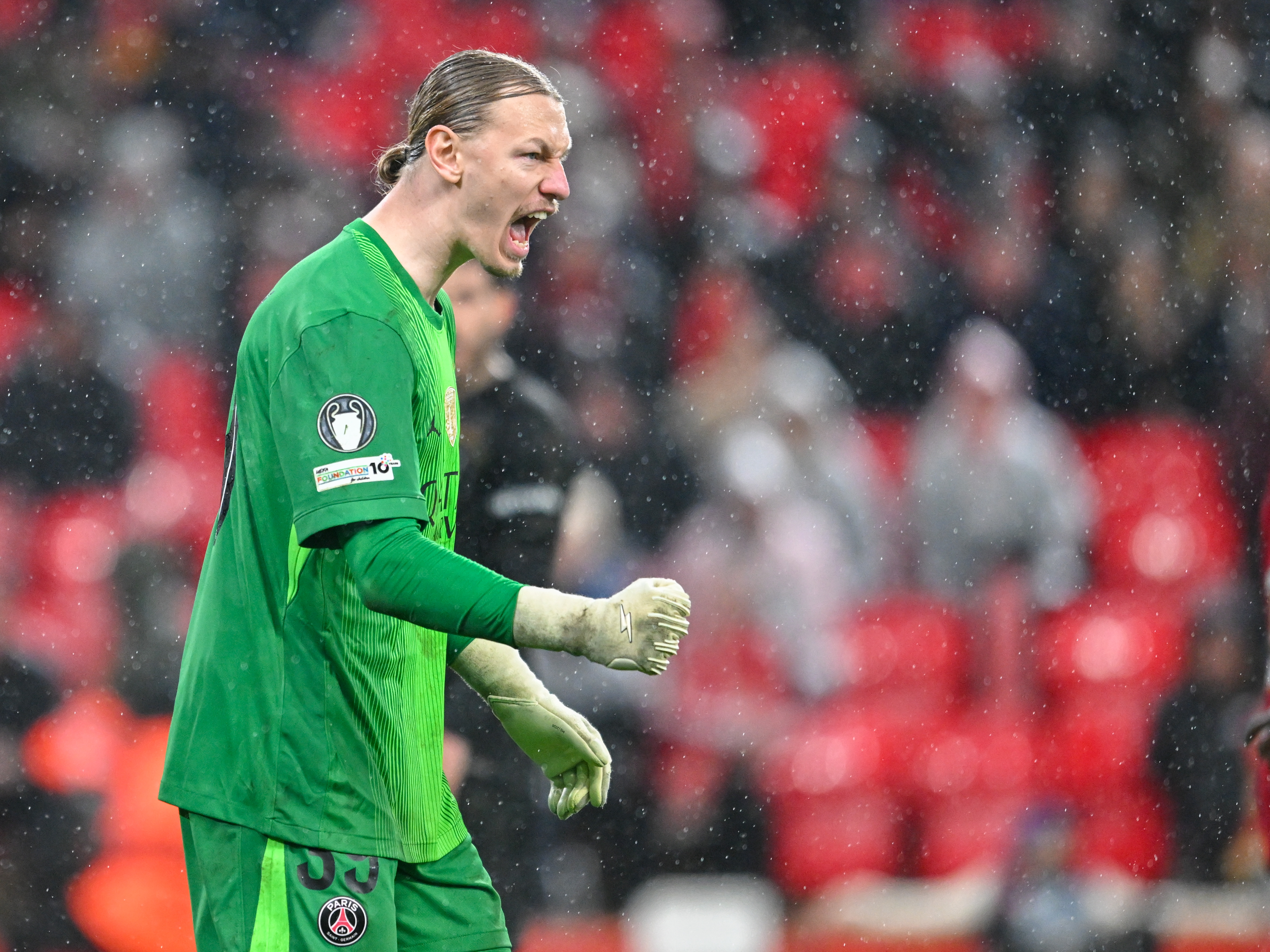 PSG : décisif contre Liverpool, Matvey Safonov assure sa place de n°1... pour la saison prochaine ?