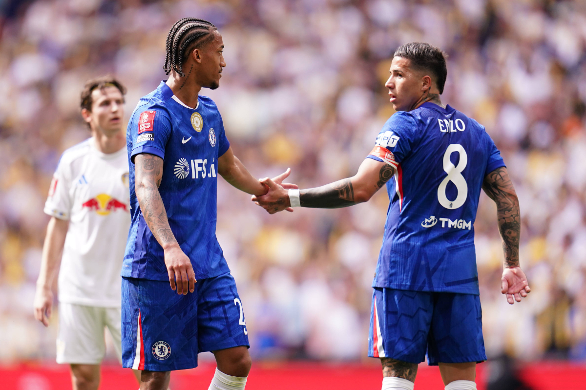Vu comment Chelsea est géré, si j'étais lui, je ferais tout pour partir, un ancien Blue pousse Joao Pedro dans les bras du Barça