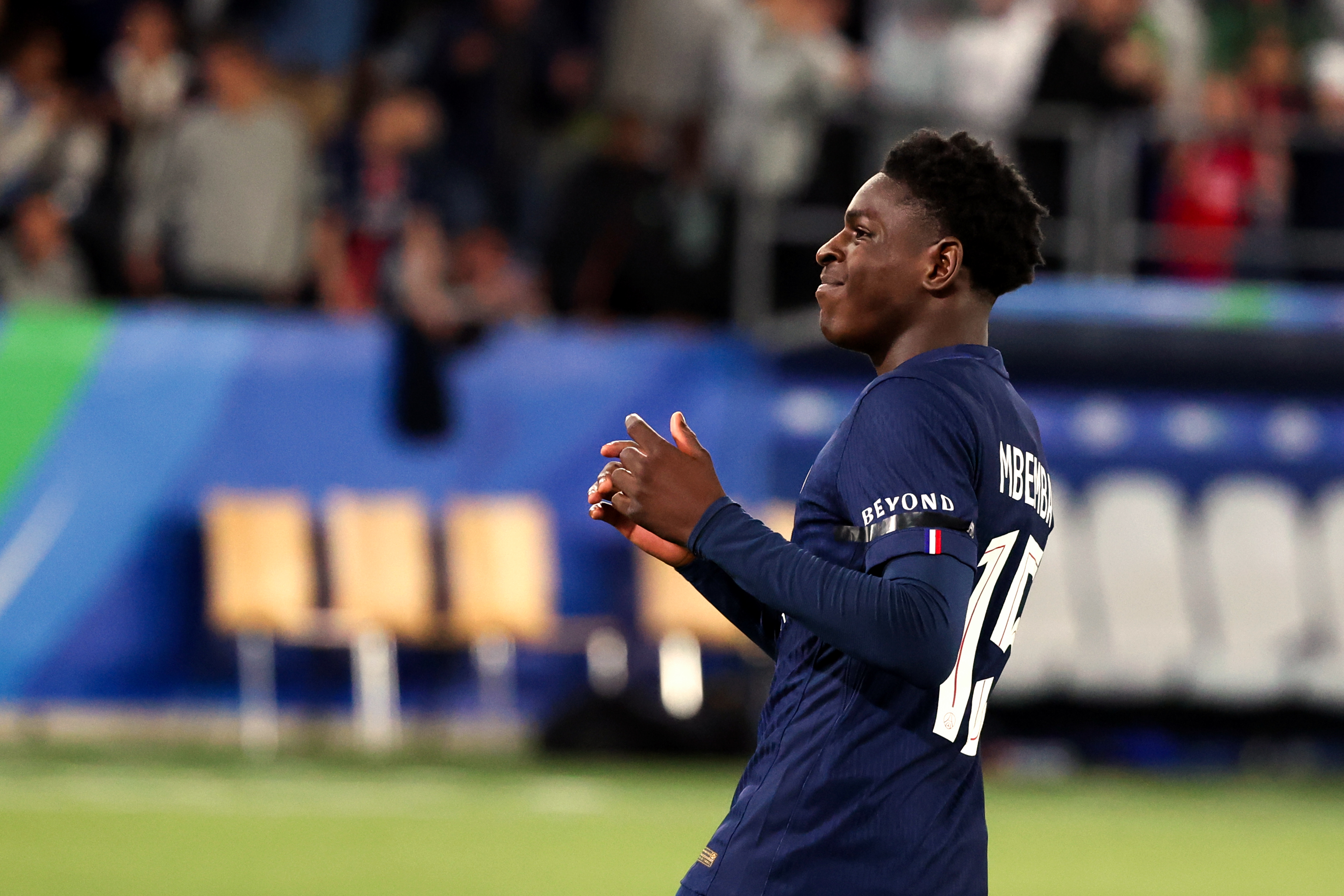 Mercato PSG : le 6e de Premier League veut envoyer en L1 le Titi Emmanuel Mbemba