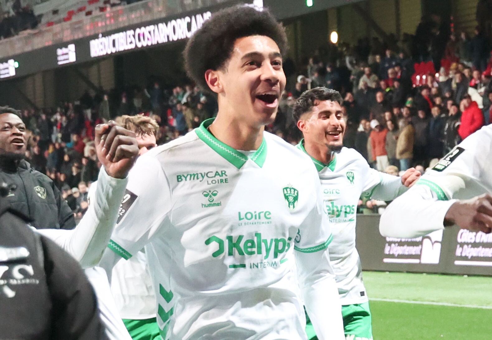 Mercato ASSE : le jeu des enchères ne fait que commencer pour Djylian N'Guessan, la pépite des Verts a charmé De Zerbi et Tottenham