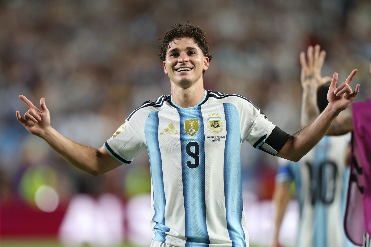 Mercato Barça : ni 100, ni 150, ni 200 M¬, l'Atlético retient Alvarez... mais se positionne sur un bourreau des Bleus !