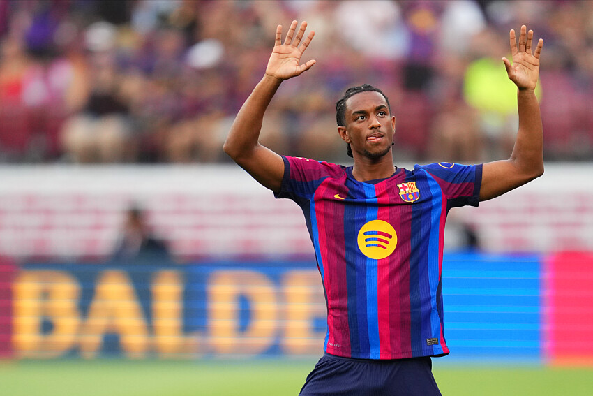 Mercato Barça : Hansi Flick fait passer un message à Alejandro Balde, l'Espagnol face à un dilemme