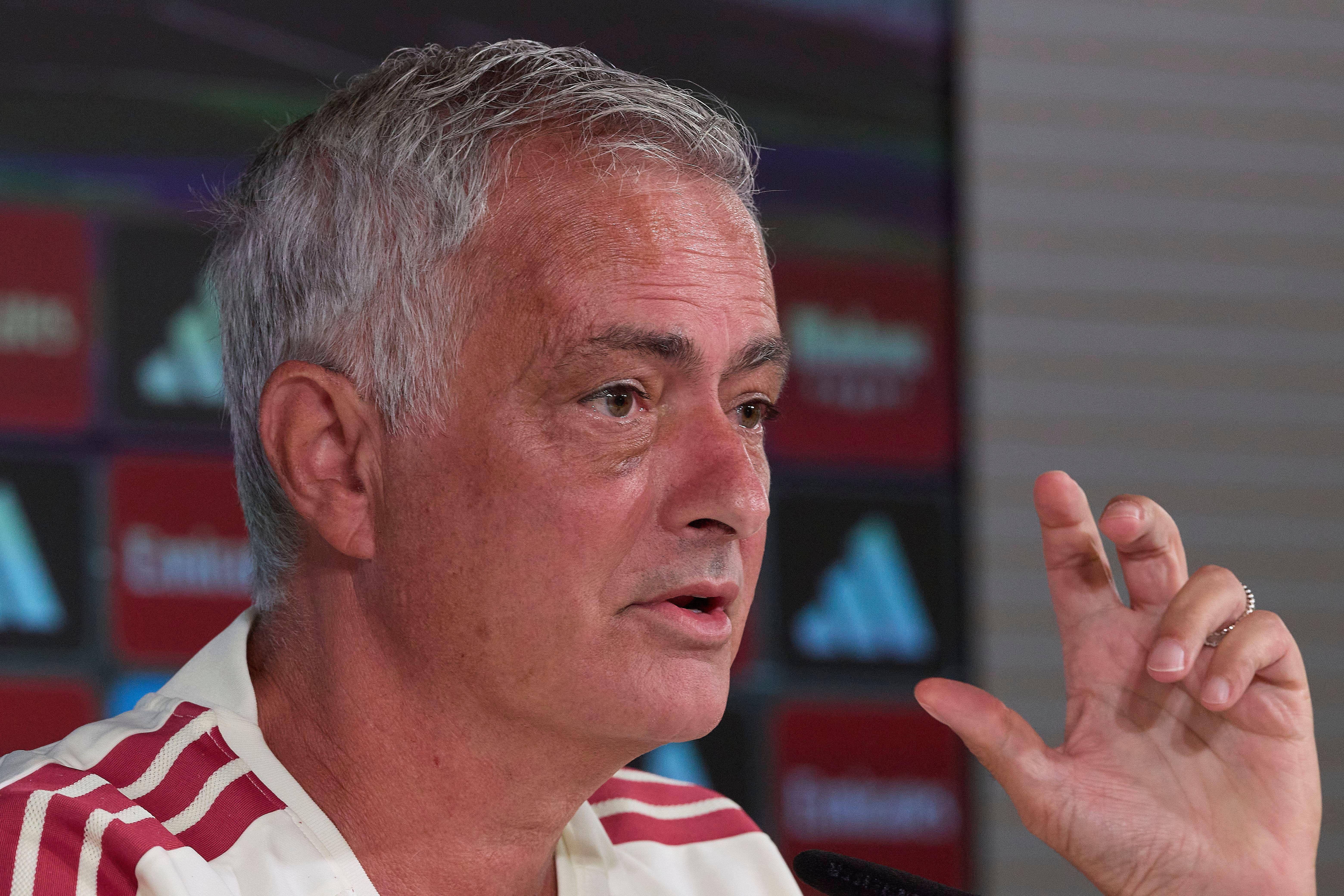 Avec tout le respect que j'ai pour eux, ils n'ont pas un profil qui enthousiasme les fans : Mourinho assume 2 signatures du Real Madrid