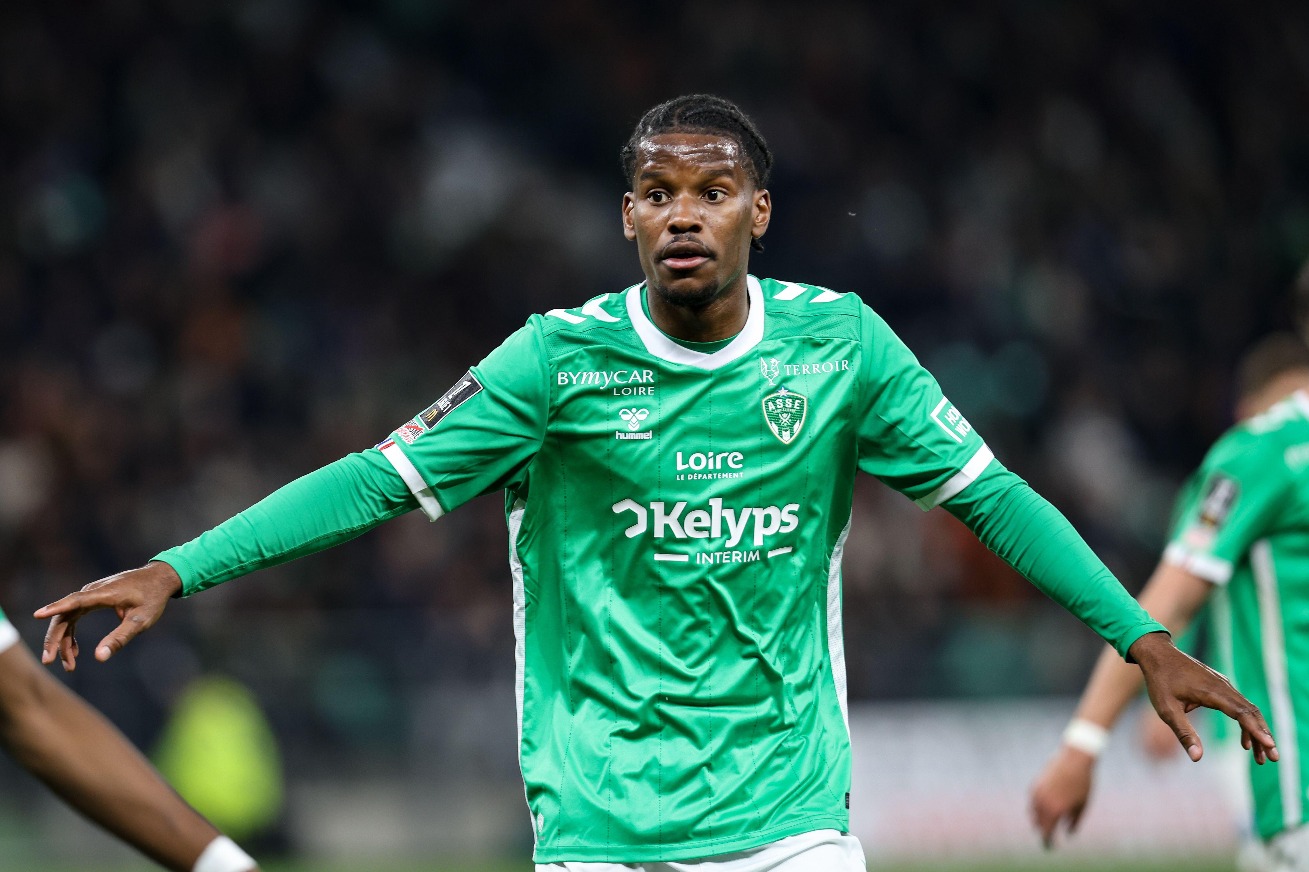 Mercato - Un club européen prêt à soulager l'ASSE pour l'indésirable Pierre Ekwah