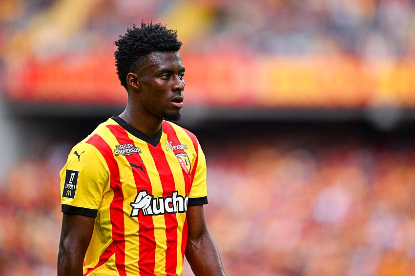Mercato RC Lens : 0 minute depuis janvier 2025, départ manqué... Que se passe-t-il avec le fantôme Jhoanner Chavez ?