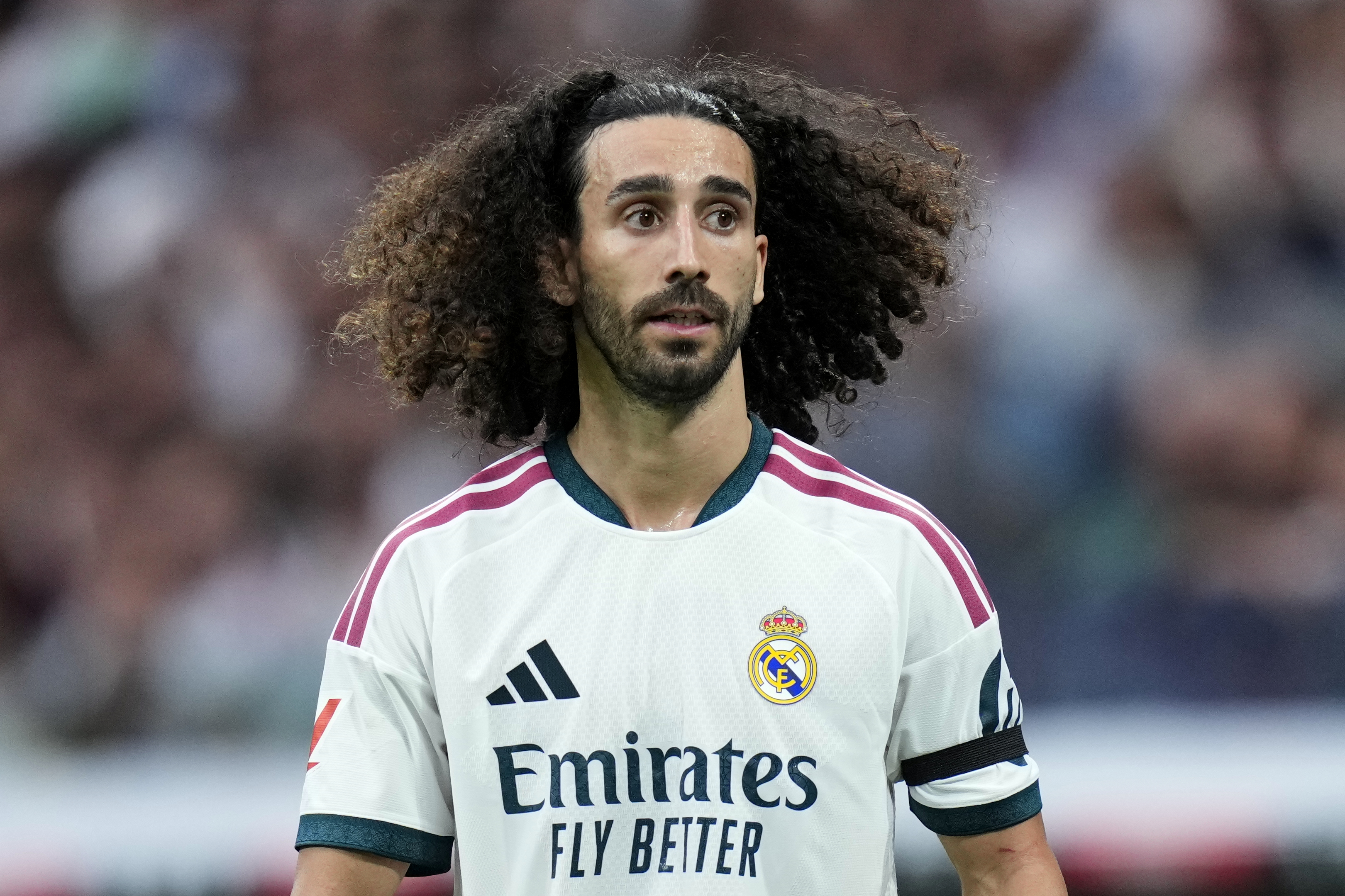 Real Madrid : le remplaçant à 50 M¬ de Cucurella relance déjà la concurrence