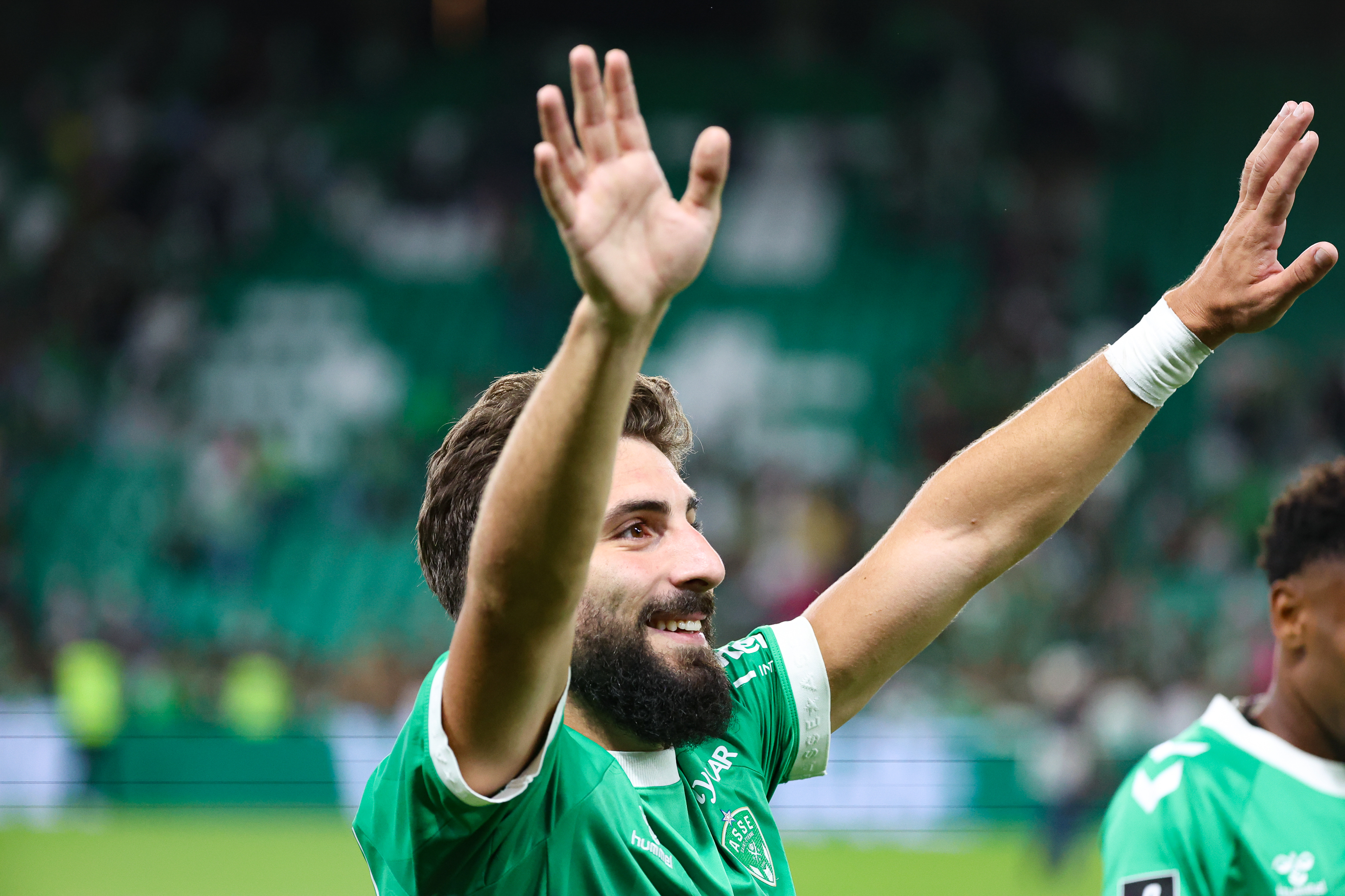 Mercato – 4 clubs prêts à lâcher 10-15 M€ pour Davitashvili… L'ASSE intransigeante jusqu'au bout