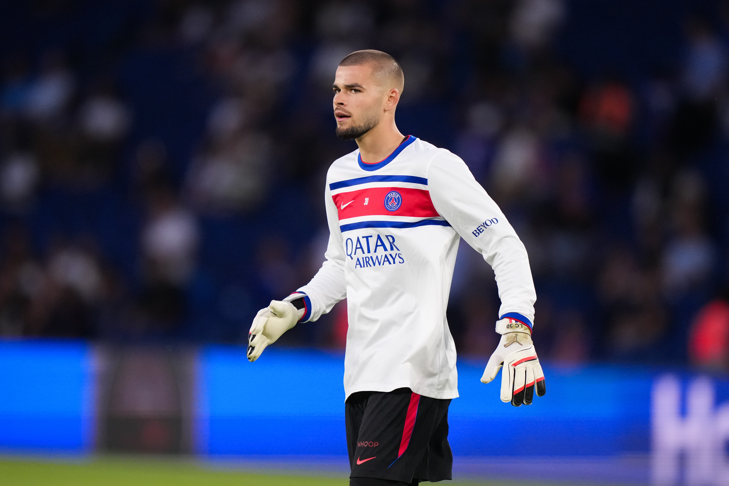 Mercato PSG : 4 destinations pour relancer Lucas Chevalier, dont l'avenir à Paris paraît bouché