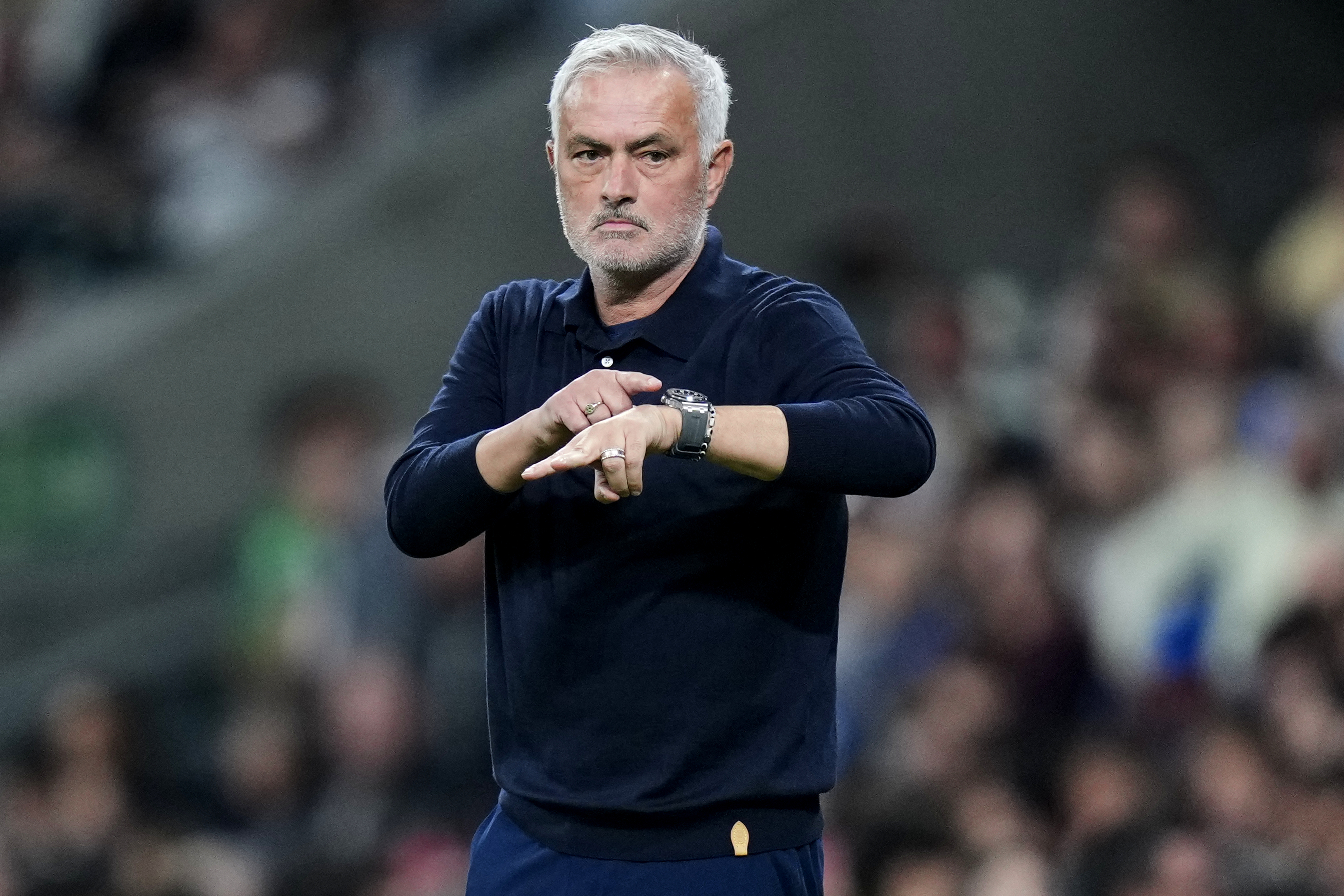 Celui qui s'intéresse à lui devra se battre avec moi : Mourinho bloque le transfert d'un joueur à 10 minutes de jeu au Real Madrid !