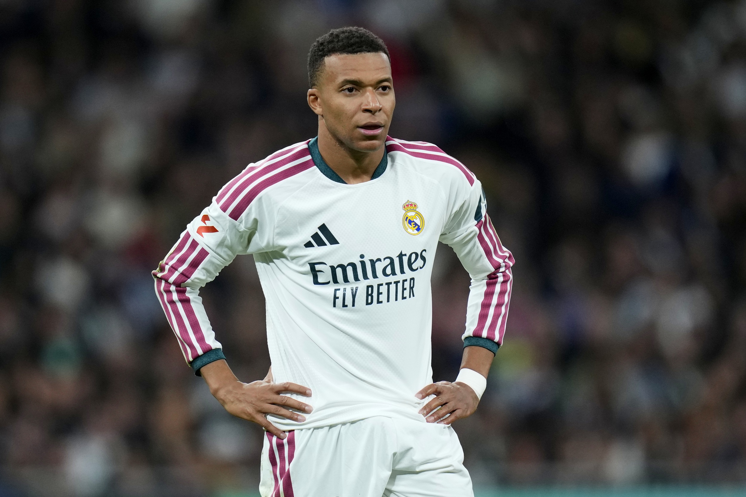 Real Madrid : plus d'un coq dans un même poulailler, l'arrivée de Kylian Mbappé critiquée par le Barça