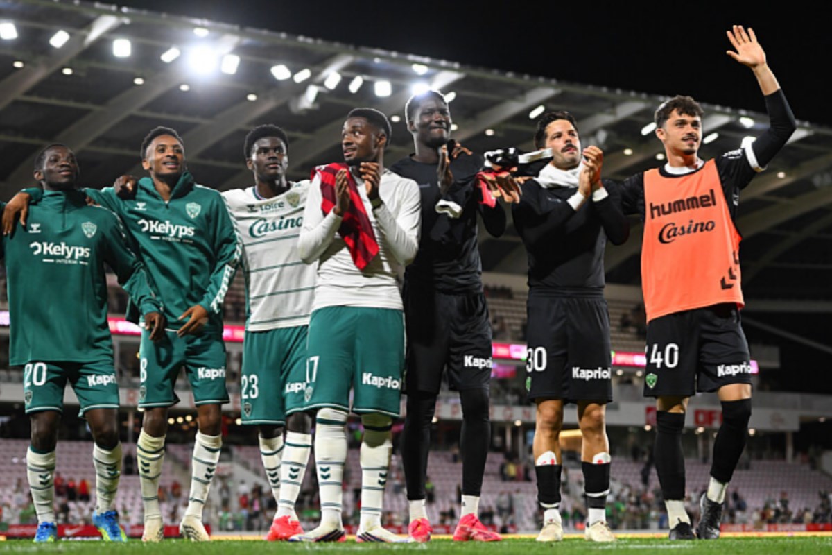 Mercato ASSE : ce n'est que le début, une recrue estivale lorgne la place de titulaire d'un taulier