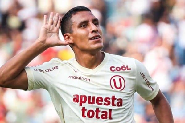 Alex Valera es el '9' titular de los 'cremas'