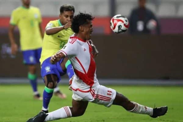 Renato Tapia es uno de los volantes claves en la Bicolor