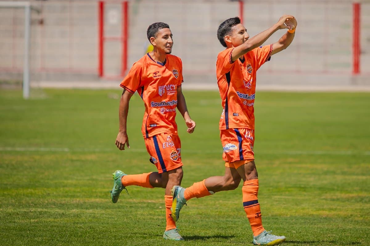 César Vallejo y Universitario busca resolver el contrato de Vélez.