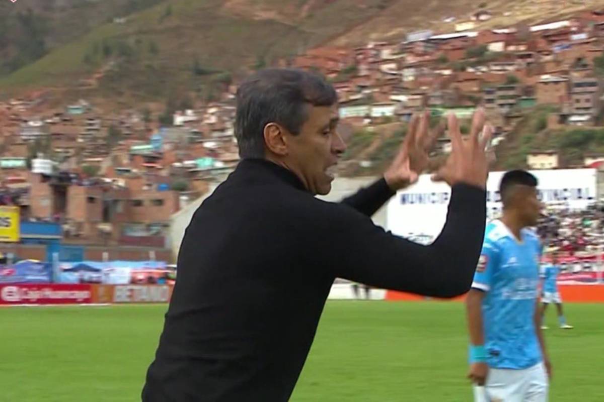 Fabian Bustos, DT de Universitario