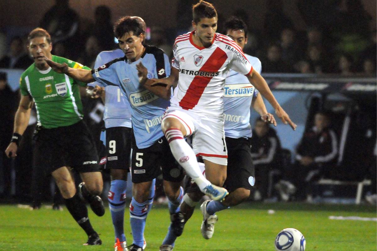 Guillermo Farré enfrentando a River Plate