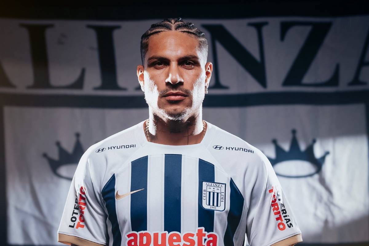 Paolo Guerrero fue presentado en sociedad en Alianza Lima