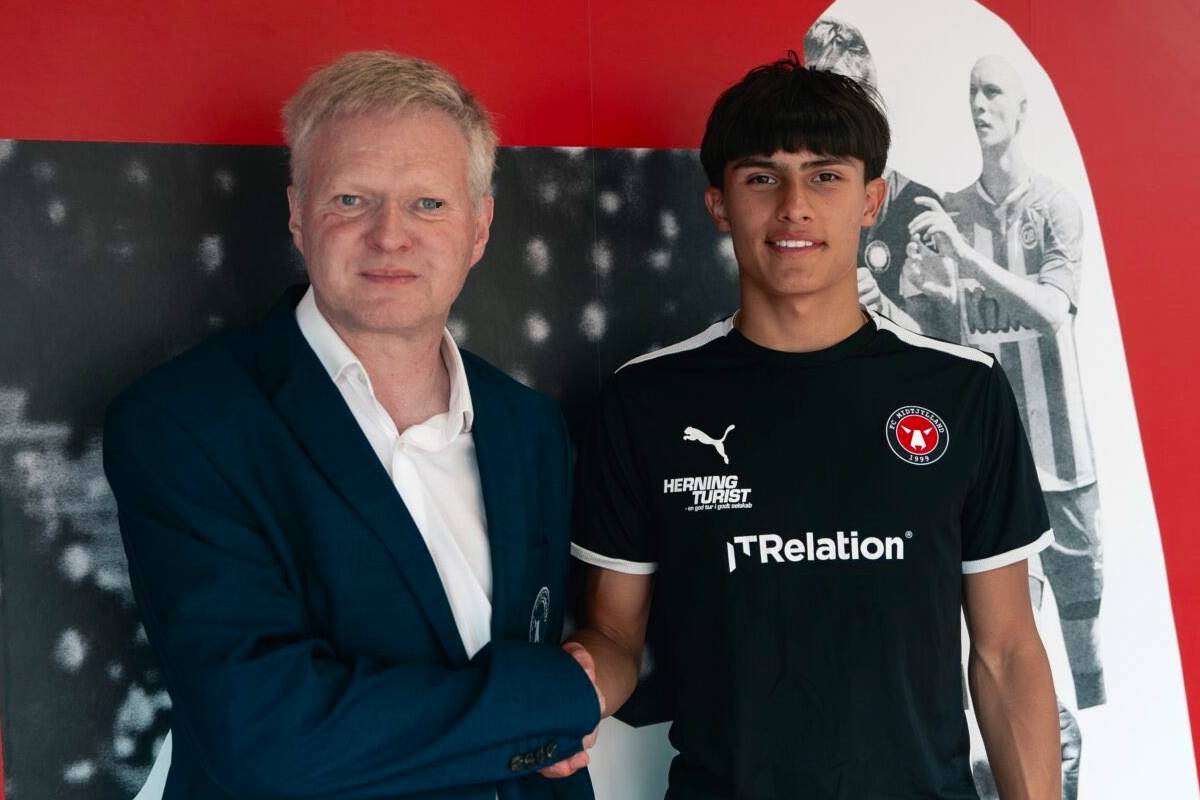 Alberto Velásquez en su presentación en el FC Midtjylland.