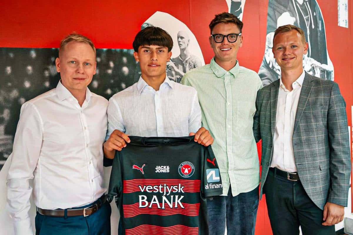 El peruano-finlandés, Alberto Velásquez en su presentación en el FC Midtjylland