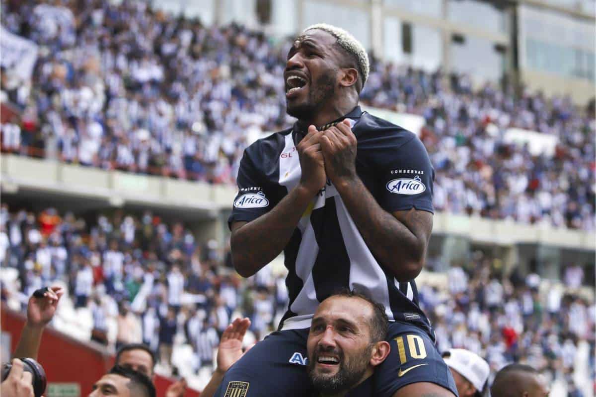 Jefferson Farfán logró el bicampeonato con Alianza Lima