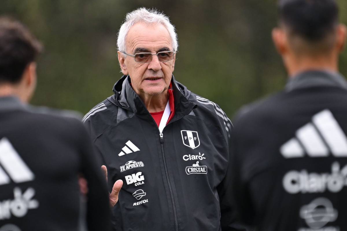 Jorge Fossati logró un punto de seis en la última fecha doble de Eliminatorias.