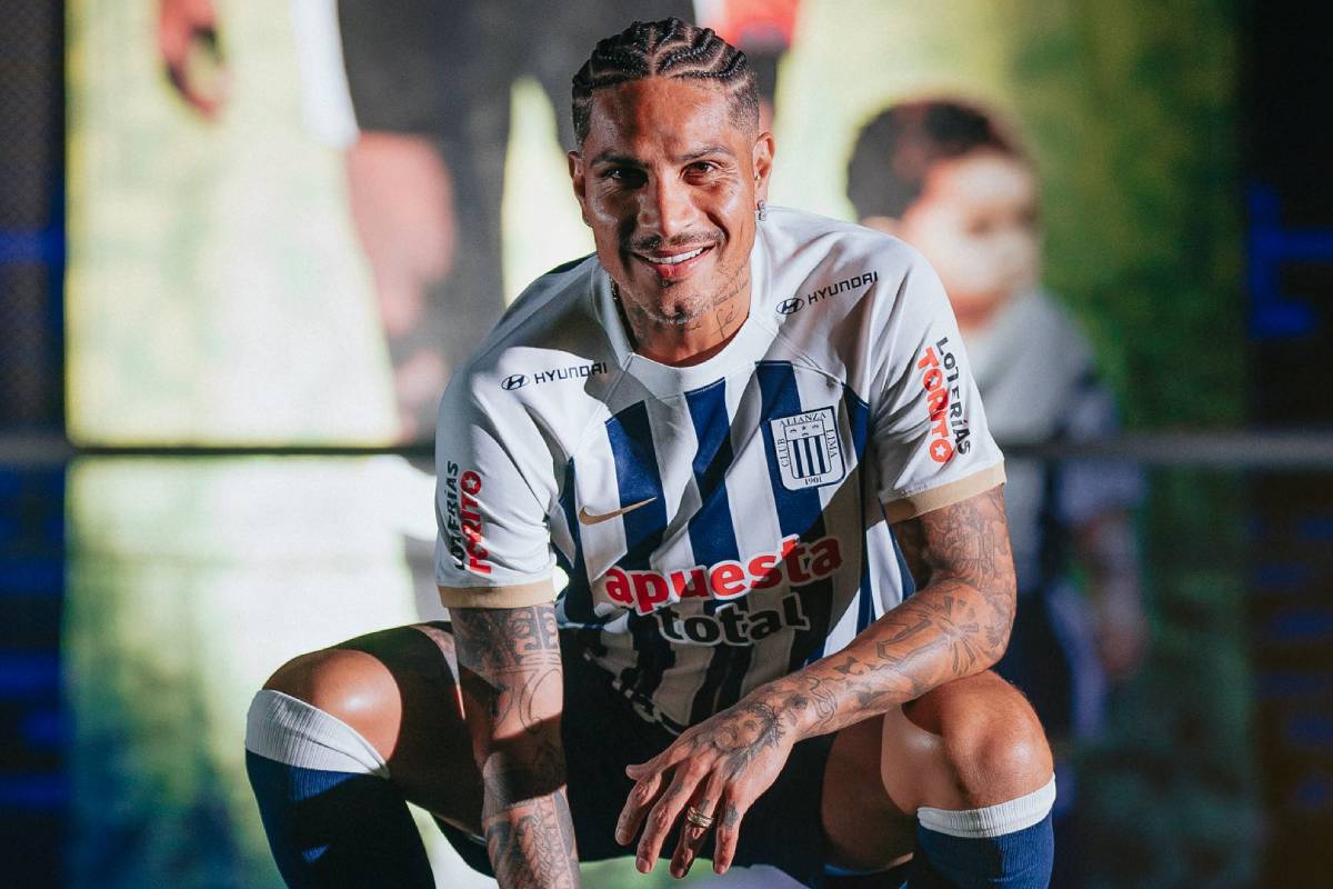 Paolo Guerrero firmó hasta finales del 2025 con Alianza Lima