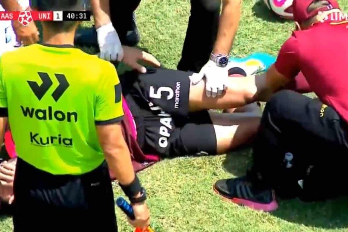 Matías Di Benedetto sentido tras pisotón de jugador de Alianza Atlético.