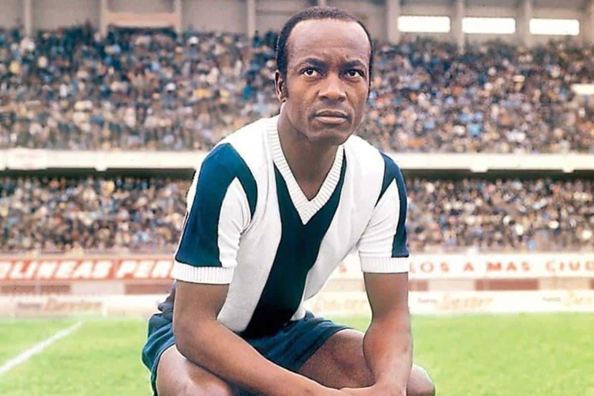 Víctor Zegarra defendió la camiseta aliancista en 369 partidos oficiales.